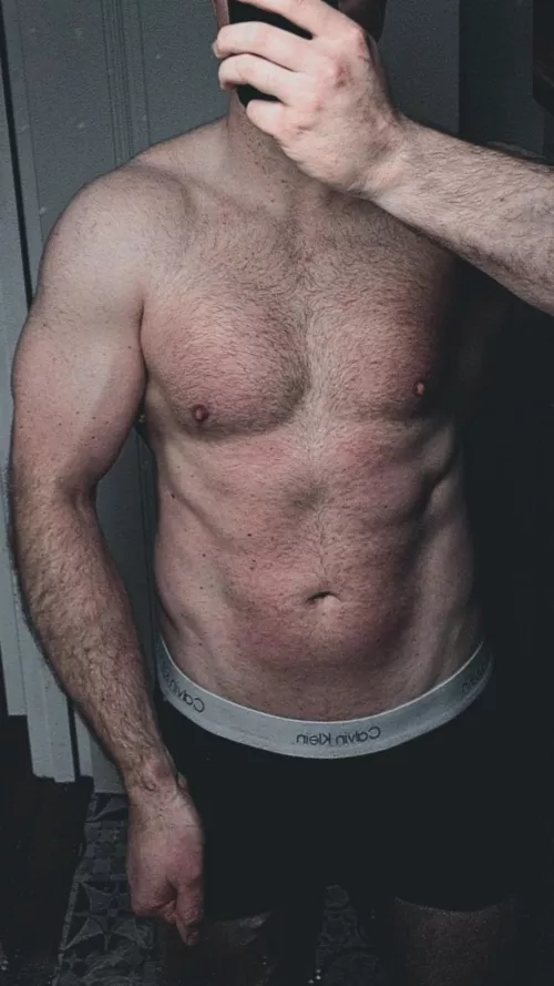 Post chest day, pre shower pu(m)p 💪🏻 