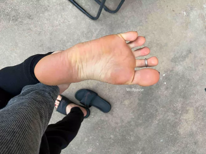 Proper way to hold this from the sub's position?