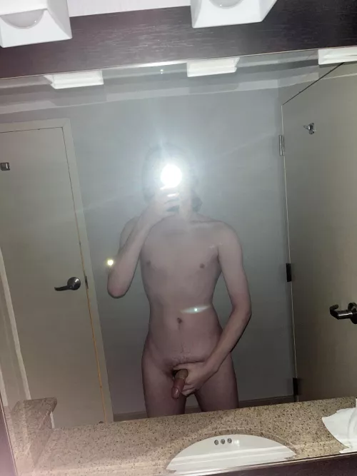 Quick hotel bathroom selfie 😮‍💨