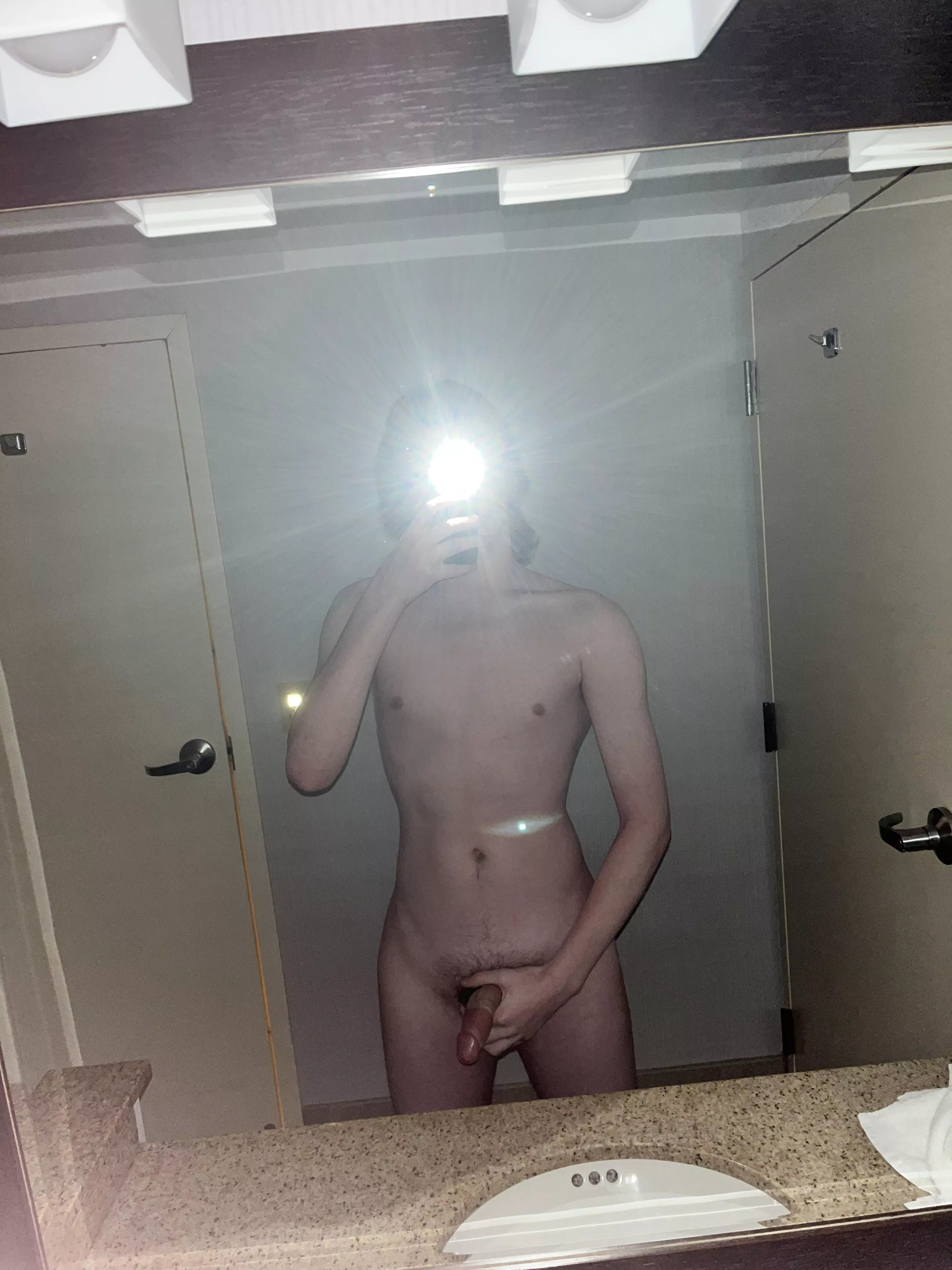 Quick hotel bathroom selfie 😮‍💨