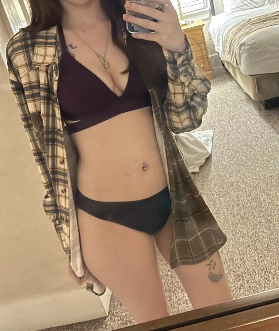 Ready for sun ☀️ in maroon/black bikini