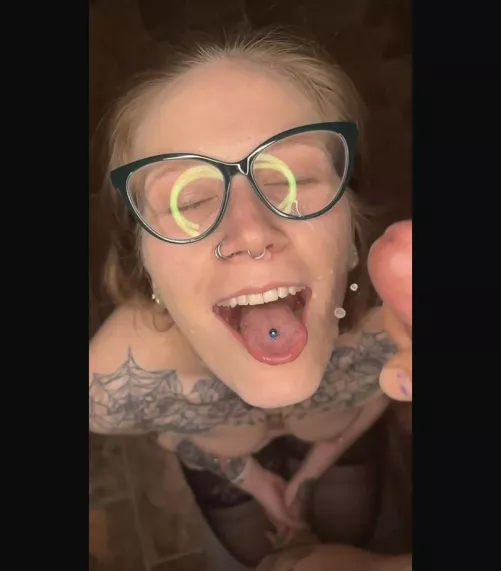 Splatter it all over my face daddy 😈❤️🥵