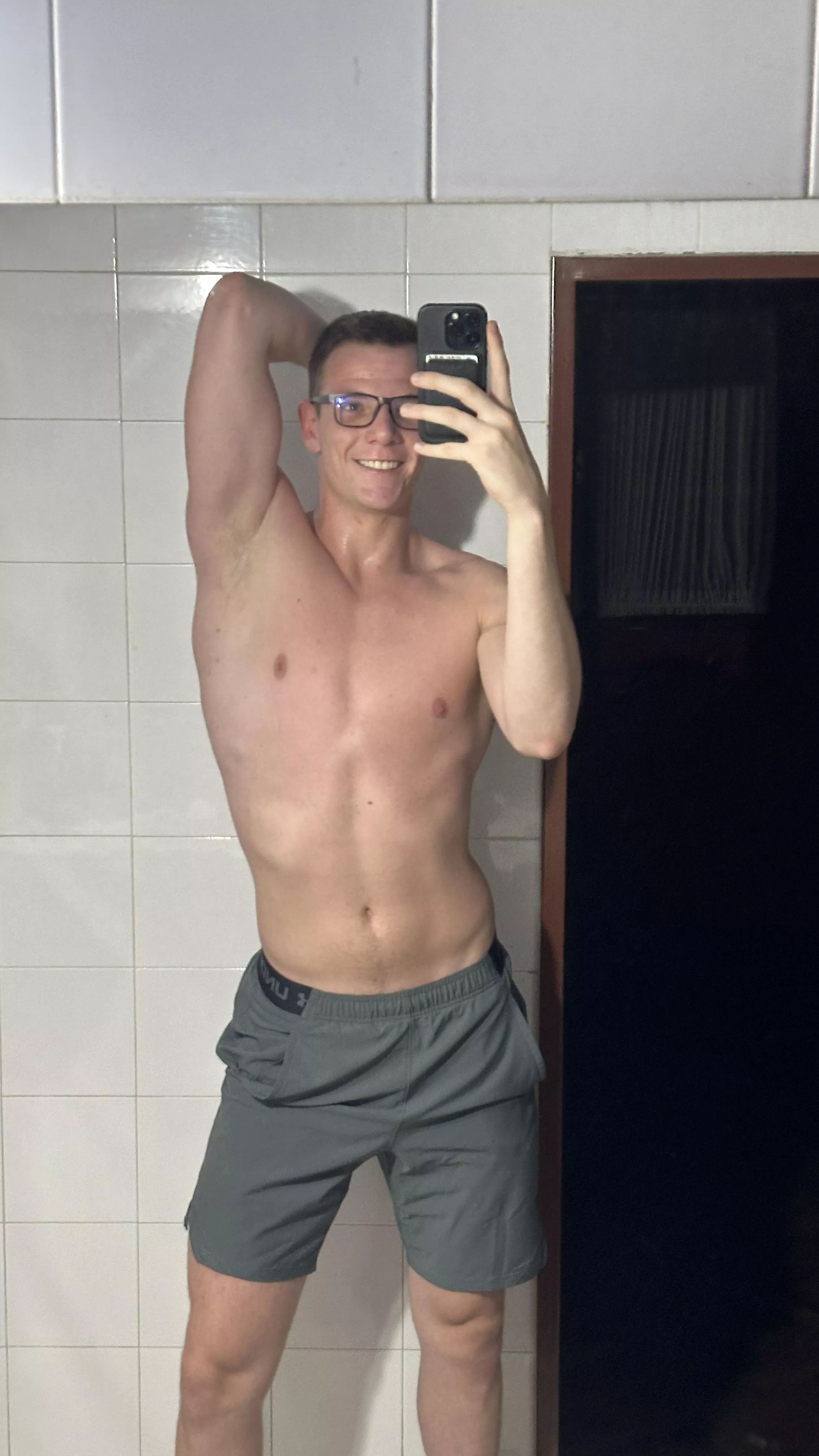 suck my armpit that turns me on 😈🔥