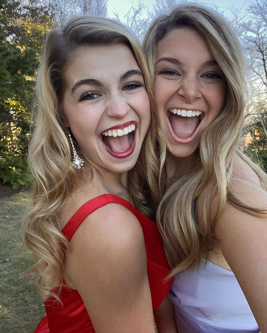 Which mouth would feel better on your dick? [2]