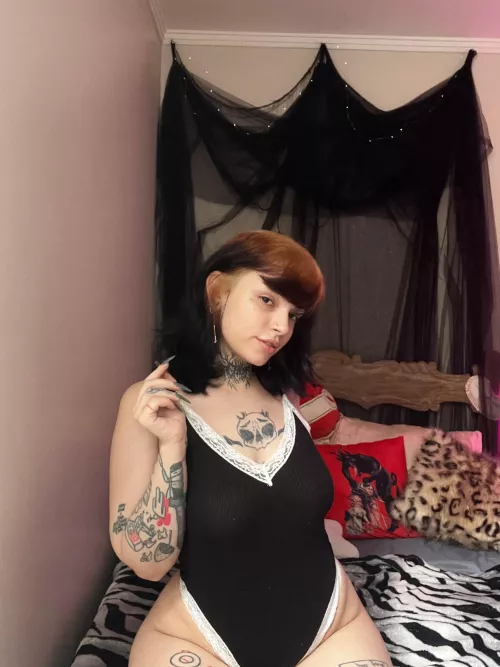 Who fucks who first?