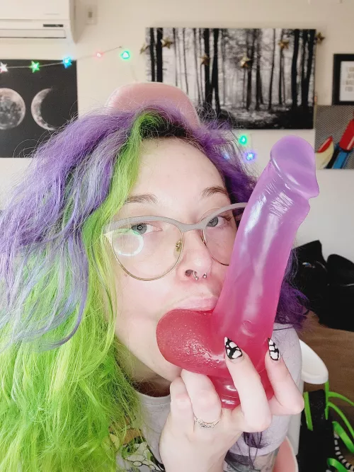 Would u let me suck u like this?😈