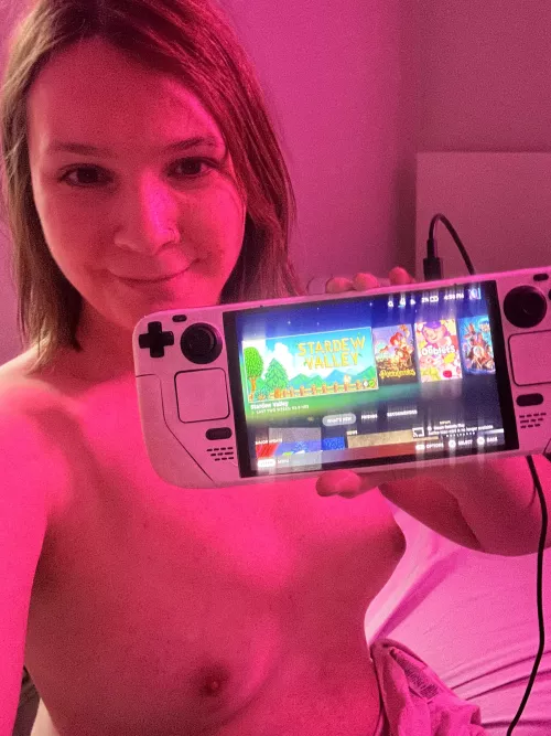 You gotta pick, steamdeck, or boobs 🤔
