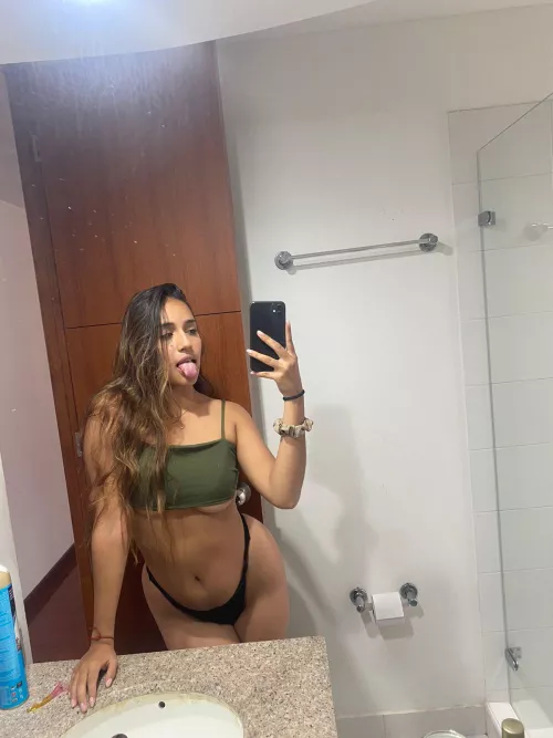 18 and super curvy, do you think you could last longer than a minute with me!😈