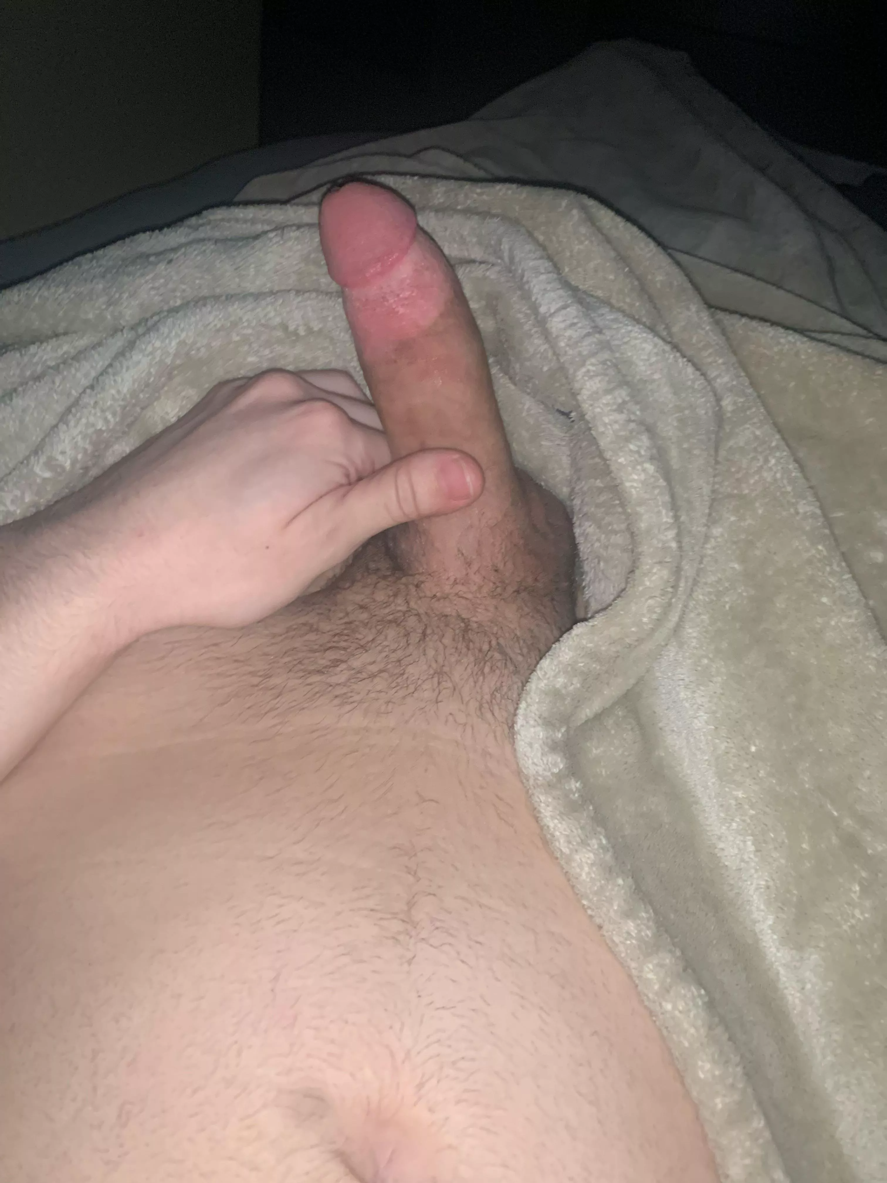 19 anyone younger want to explore a pee kink together maybe live? Snap - scotj1487