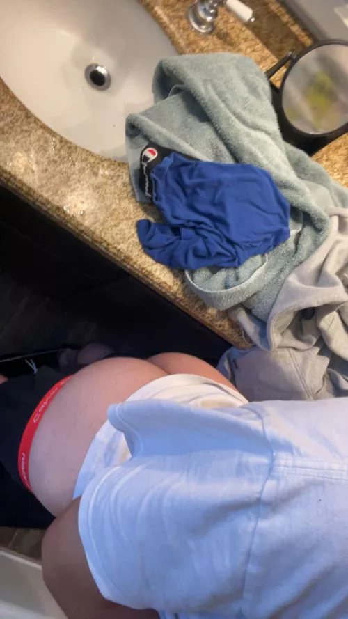 19/ I’ve been a bad boy can someone punish me ?