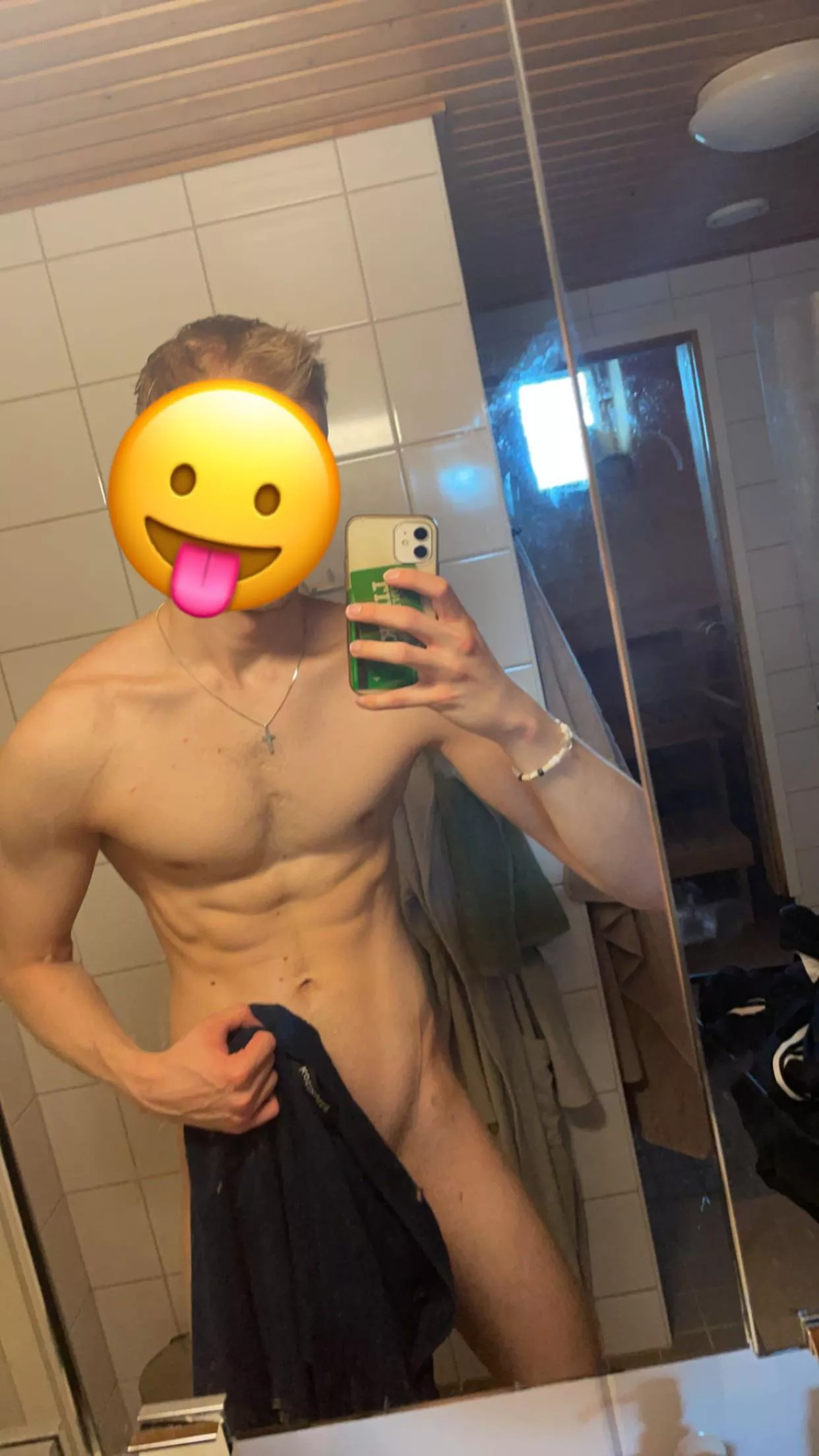 20M fit bi jock, only add me if you’re masc, fit and around my age, longterm friends would be ++ @jaakkoelias7