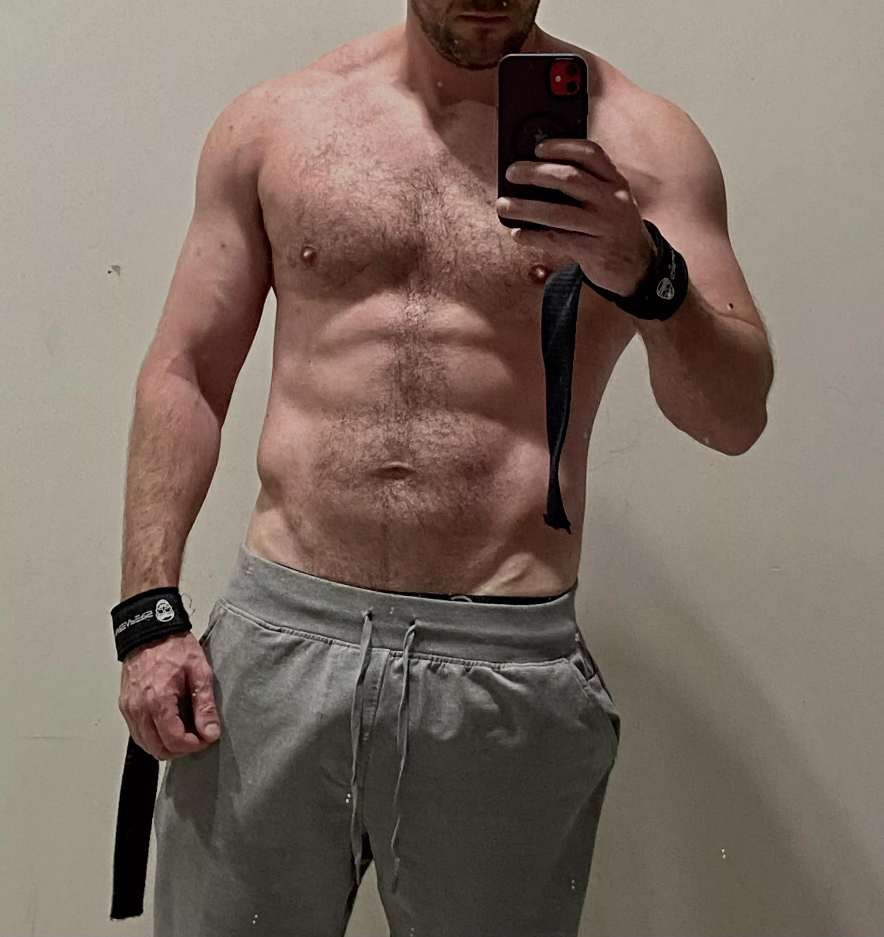 [40] is it still gray sweatpants season?