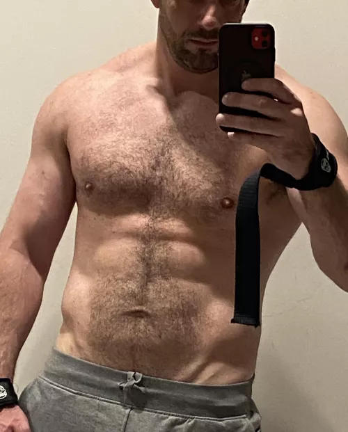 [40] who enjoys muscled body hair daddies?