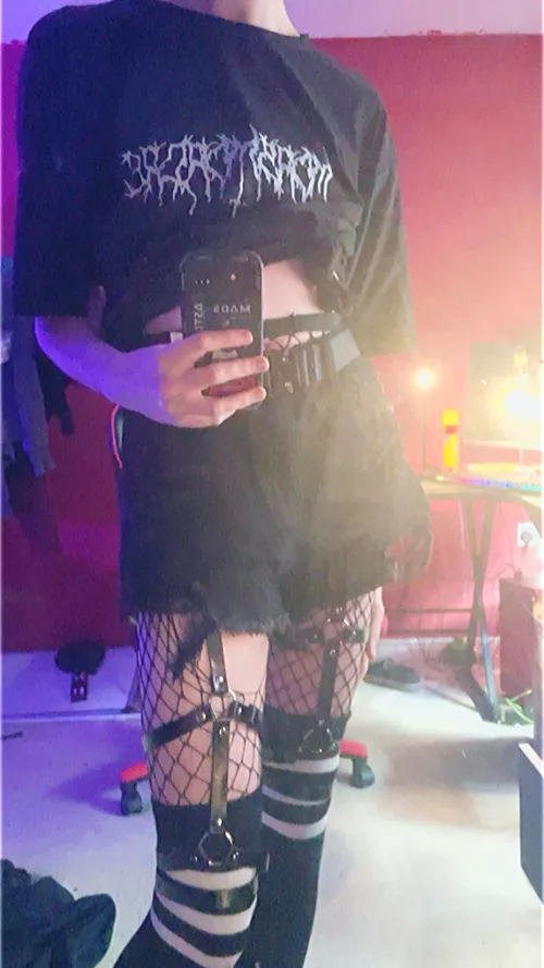 🖤AHHHH!! I need more gothic tops!! 🖤