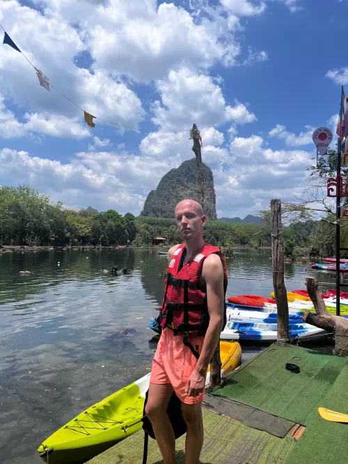 Any guy in HK for white?