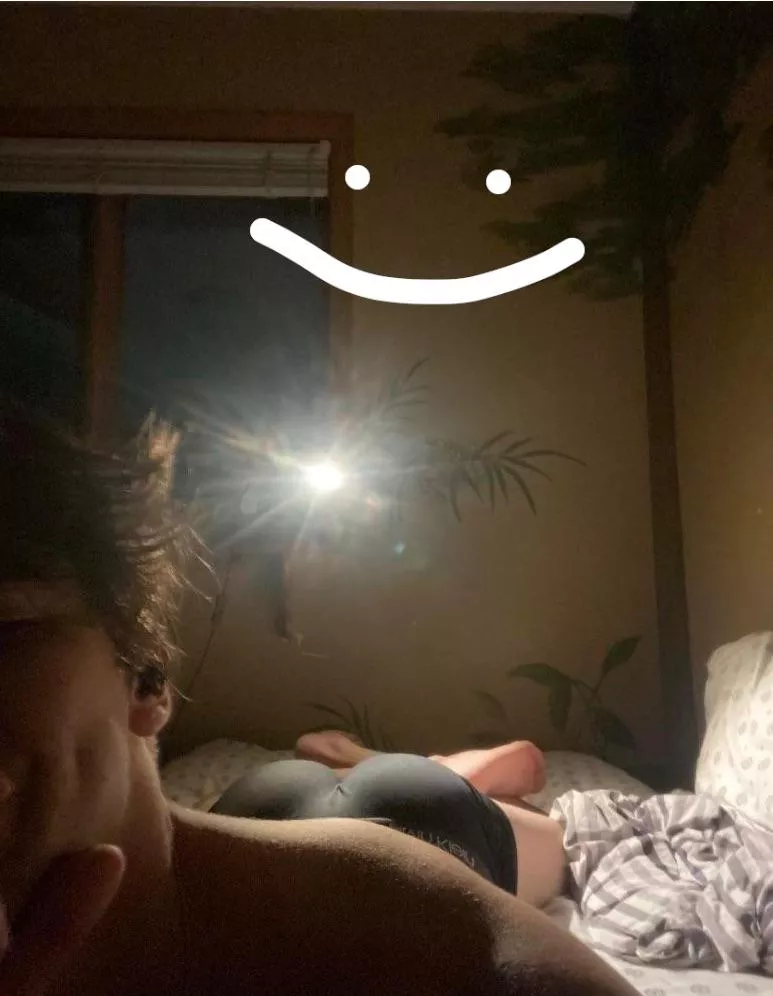 Any hot boys wanna bust a nut for me?