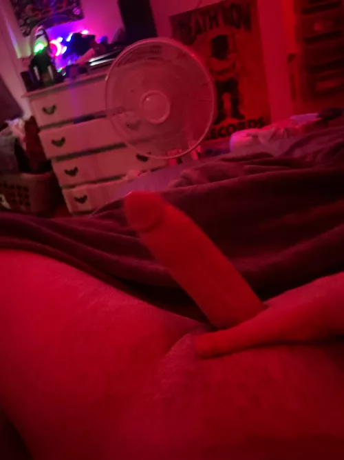 Anyone wanna feed me there sextapes while I stroke