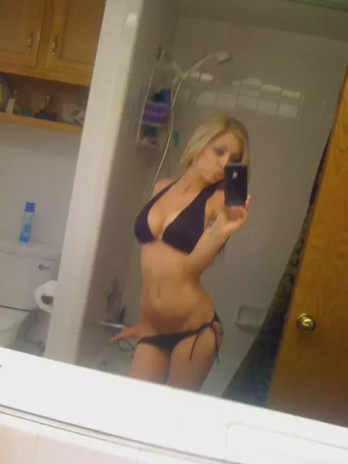 bikini selfie