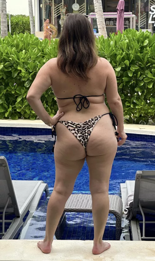 Curvy 45 year old milf