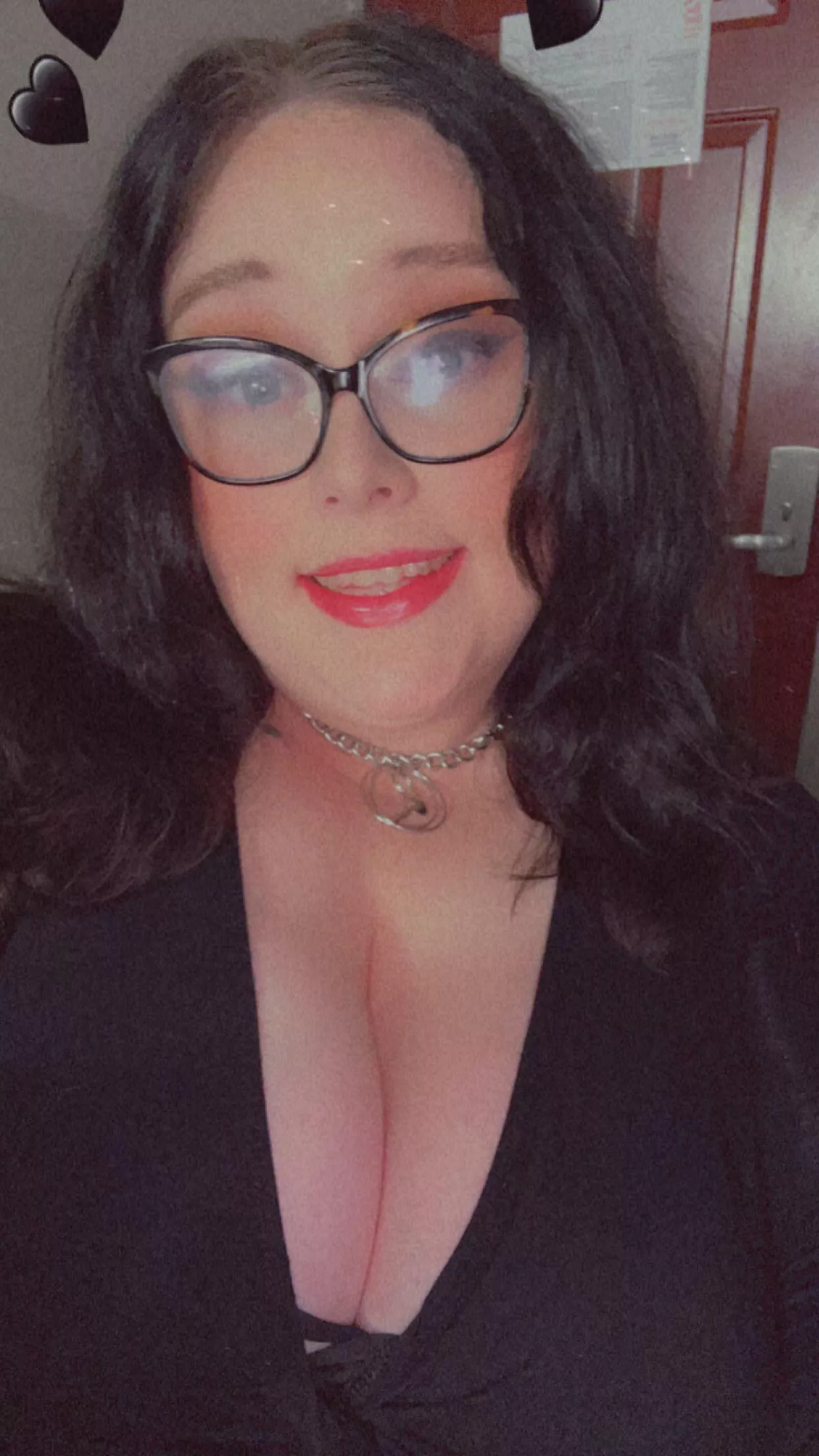 Do I look good in black?? 