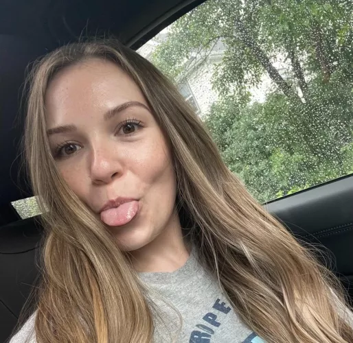 F21 - Fit college girl looking for cum tributes on my face :) Send videos