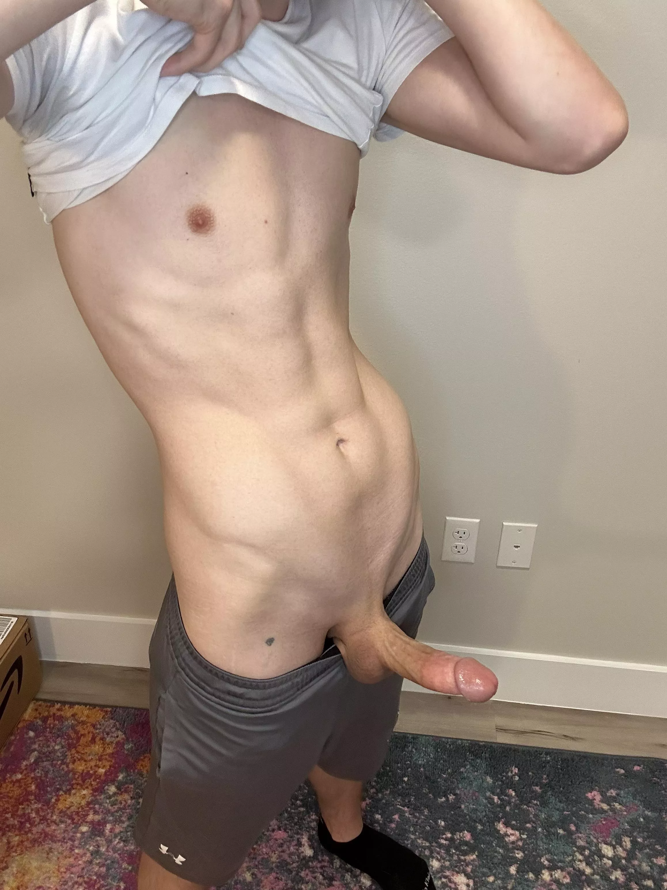 Free balling at the gym was a bad idea 😩😩😩