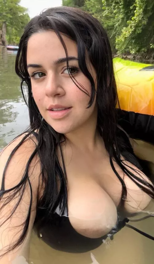 Had a nip slip with my pregnant tits at the river 🤭
