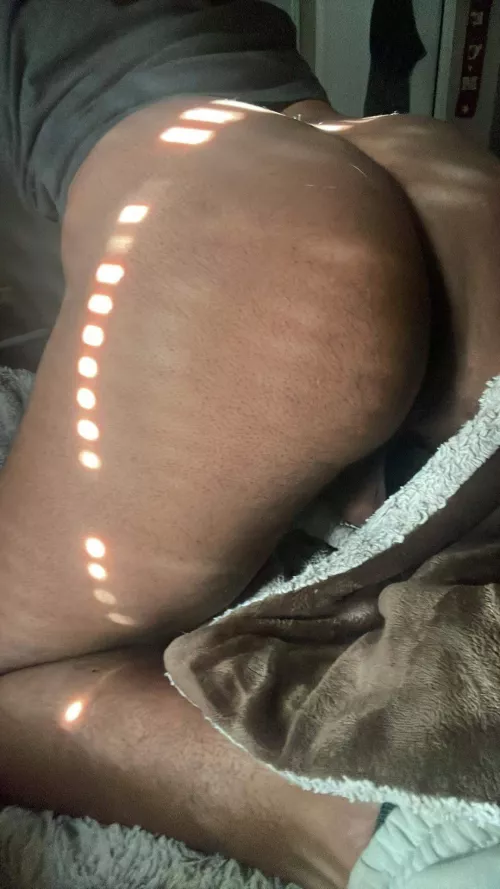 Hold on to these handles and press center to start 