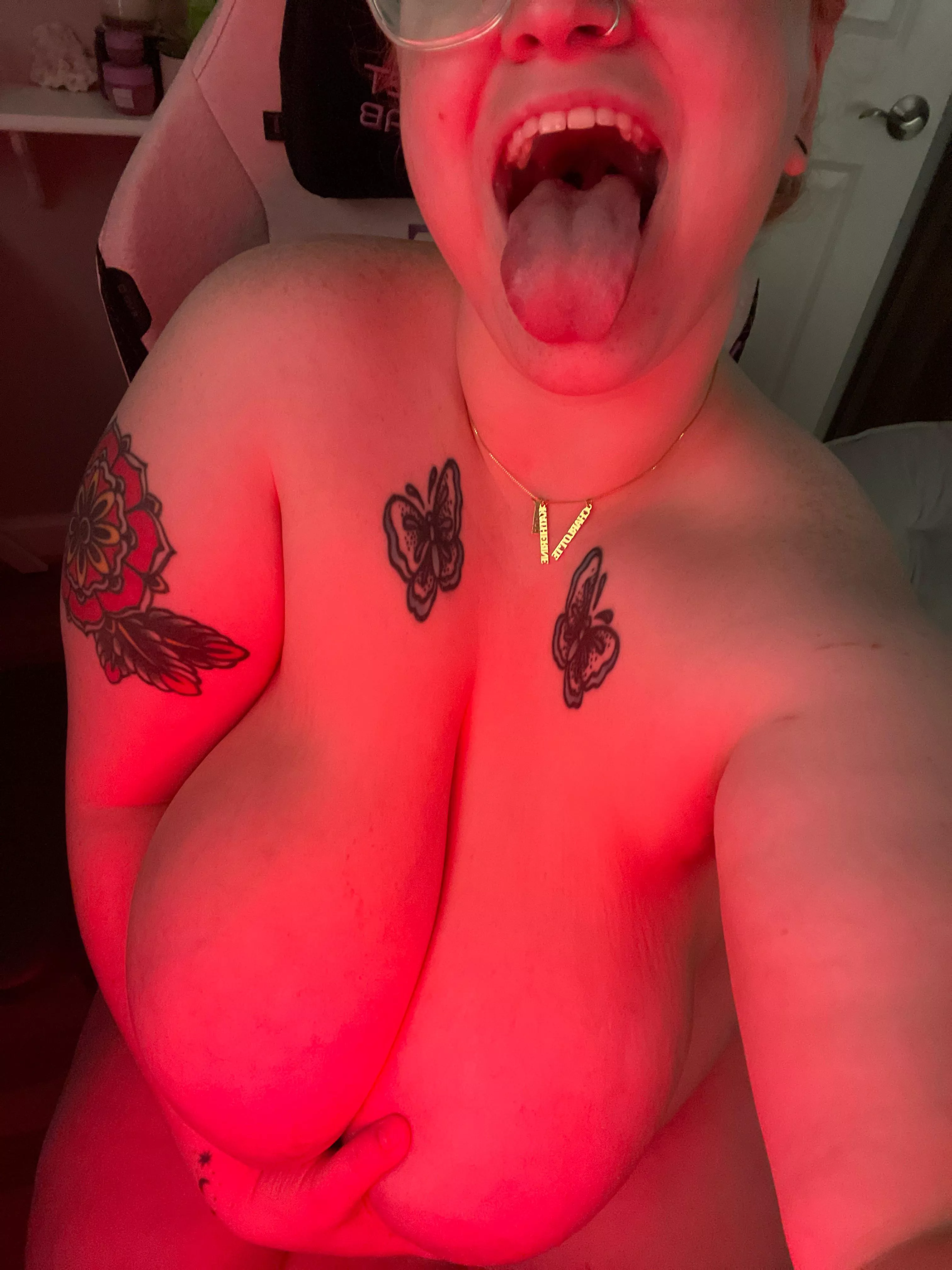 Holding my heavy Tits and waiting for your load