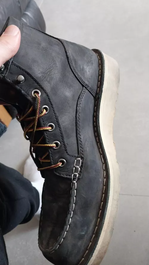 How do I know if my boots need conditioning?