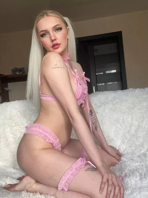 I imagine how your hands roam over my sensual body and I burn with desire for you!