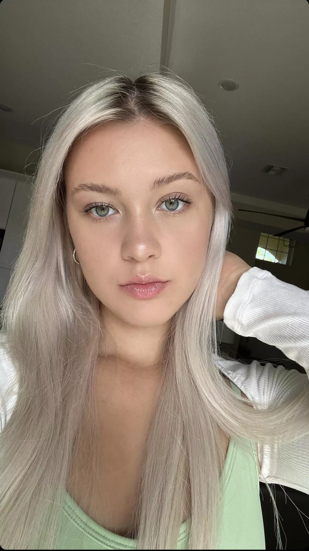 I know you can't say no to this blonde