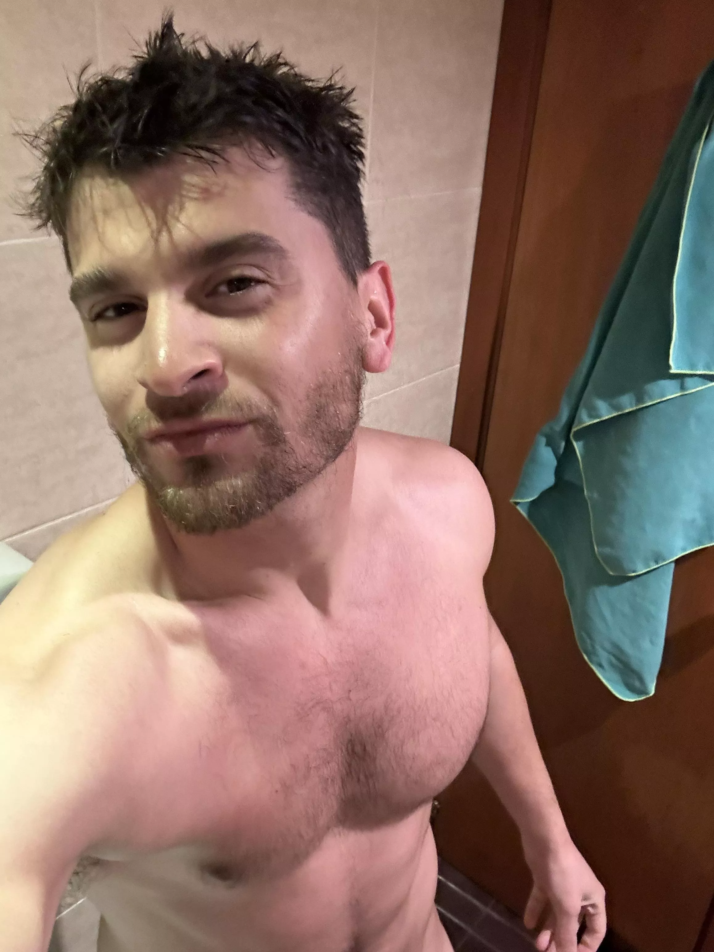 I seem a crazy boy after cold shower🥶