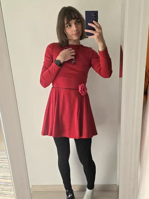 I'm a little rose 🌹 :3