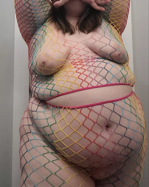 🎶 I'm caught up in her design, and how it connects to mine...