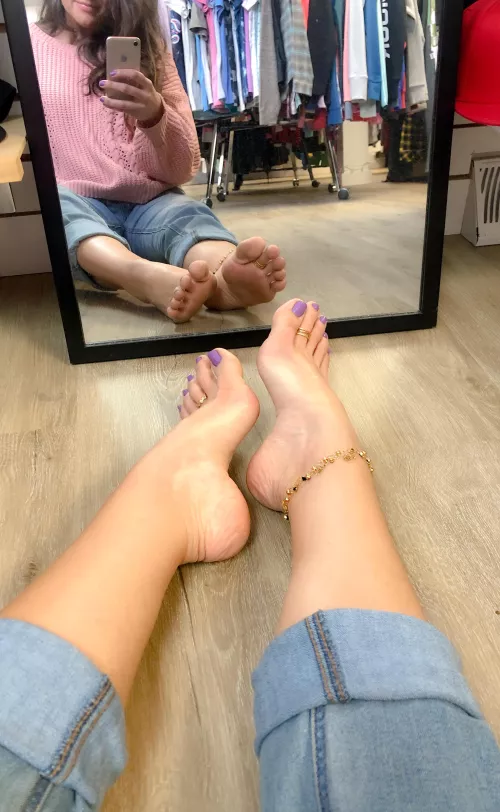 I’m so bored at work, do you mind if I send you pictures? 