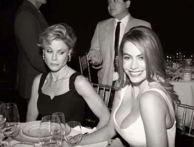 Julie Bowen checking out Sofia Vergara with envy!