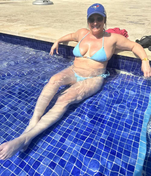 Naughty Bikini Milf 45F