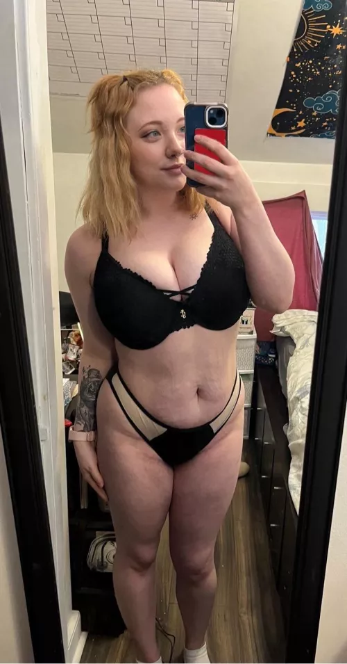 Nothing better than thick thighs and tits 💗