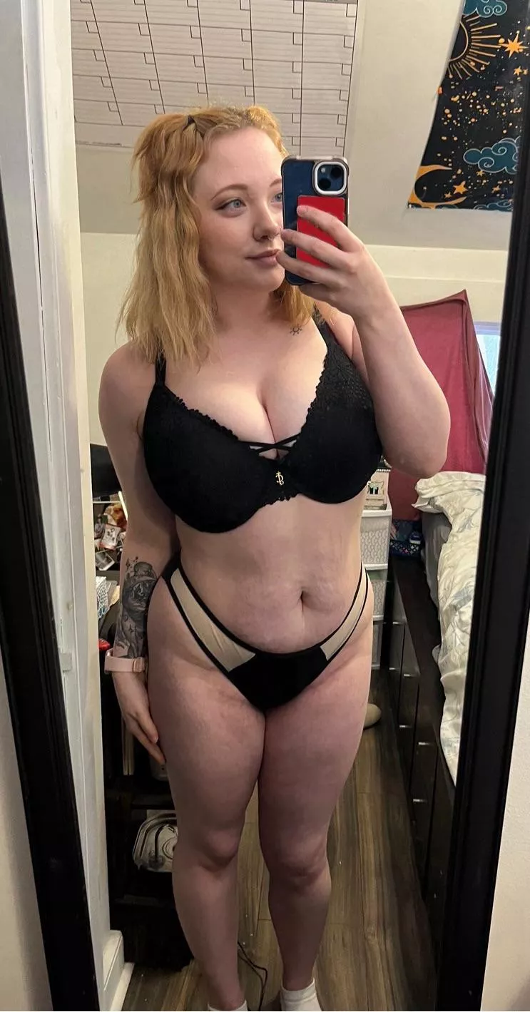 Nothing better than thick thighs and tits 💗