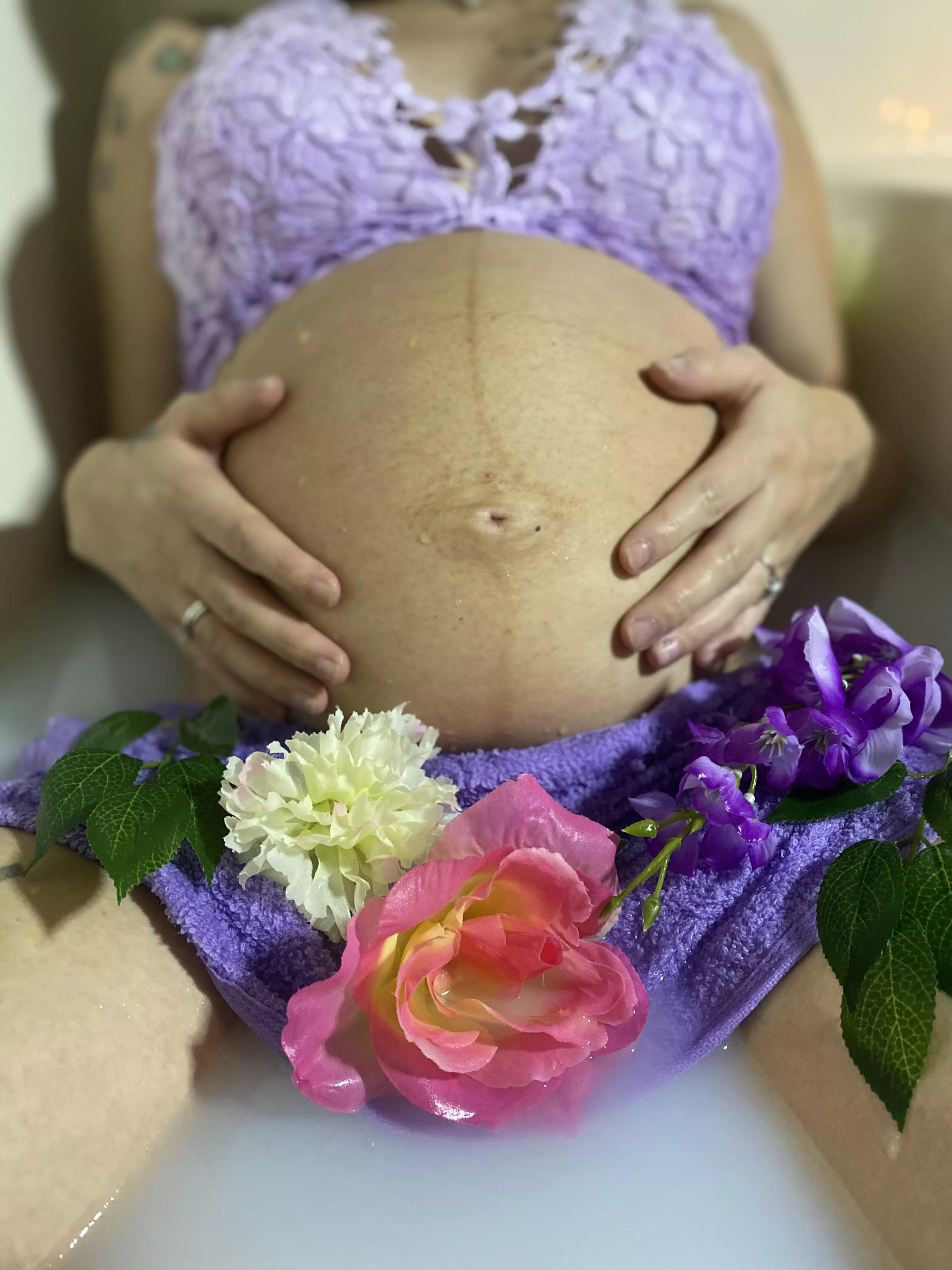 Pregnant and addicting 