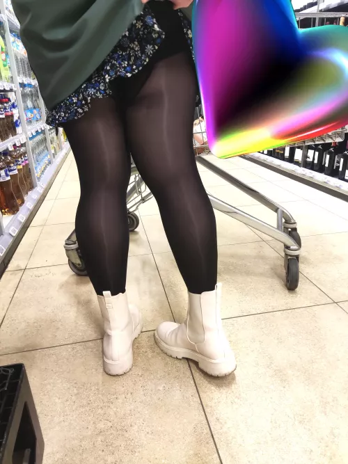 Shot from the back in the grocery store 🫣