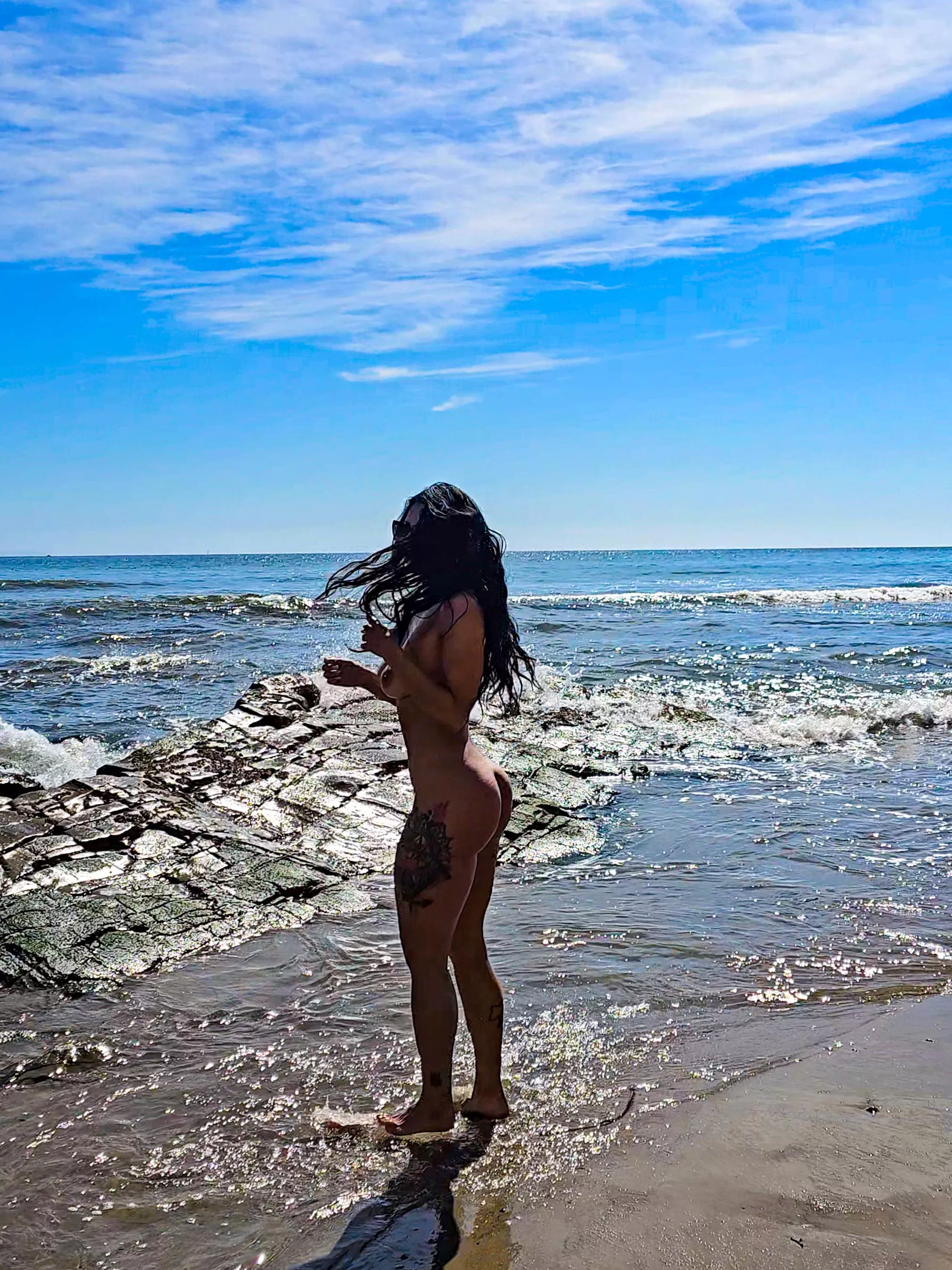 Spring in California means more nude days at the beach 😁