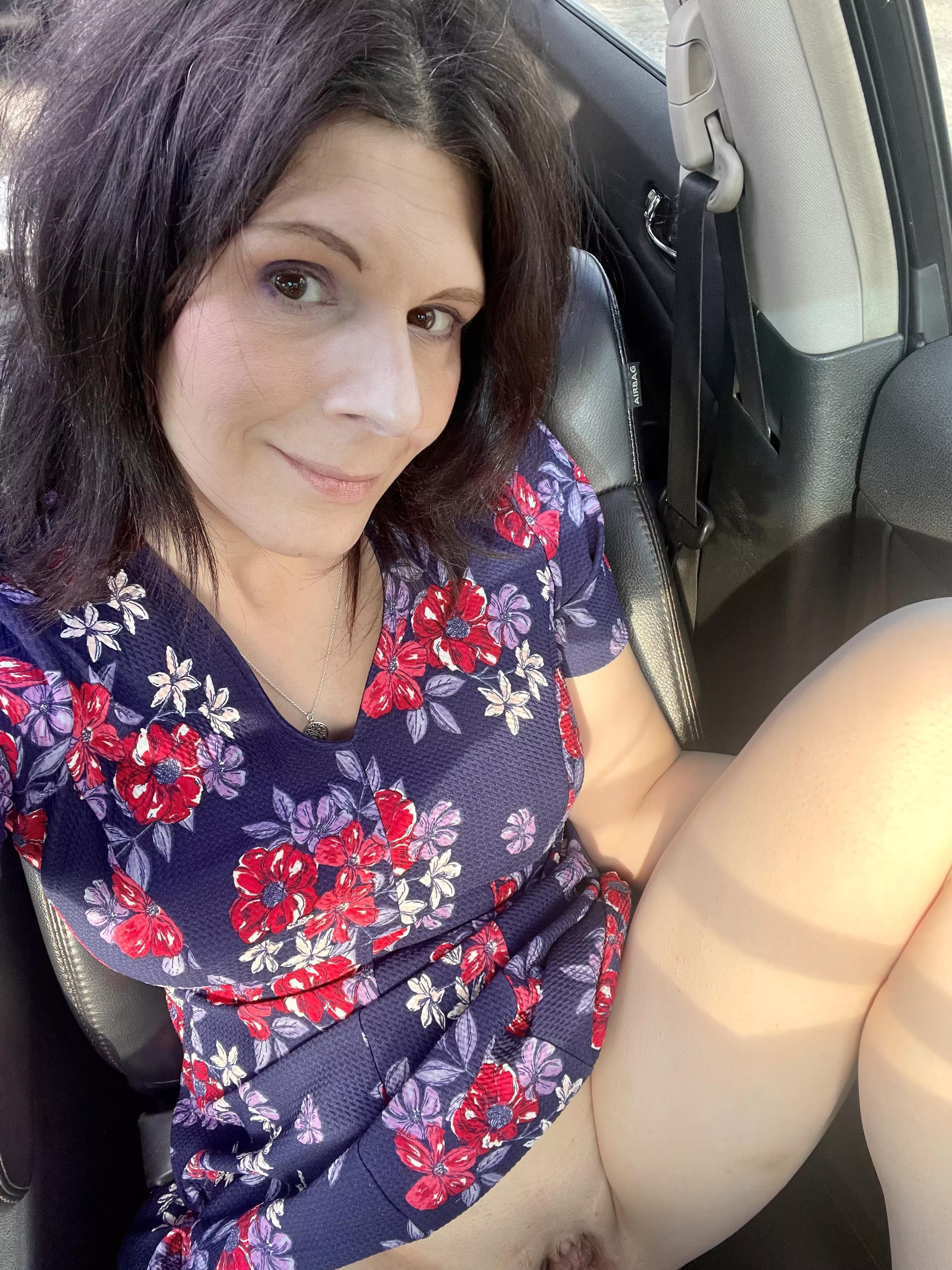Spring is the season where I start wearing less in the places that matter the most 🌺42F