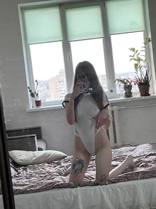 The day must start with mirror selfies, don't you agree?