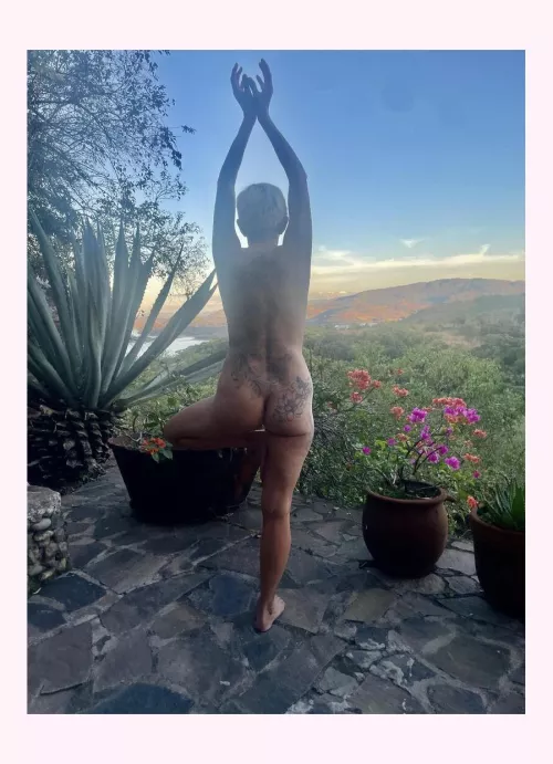 Tree Pose seemed appropriate while overlpoking the forest in El Salvador