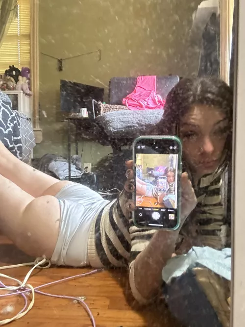 Was cleaning my room but had to take a quick pic of my lil booty :3 