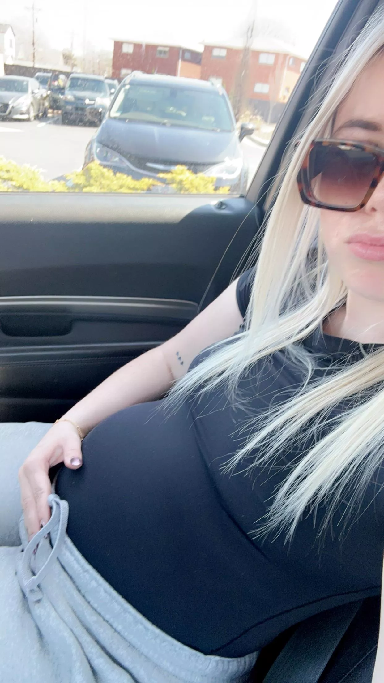 Who wanna help mommy pay her car payment 🥹