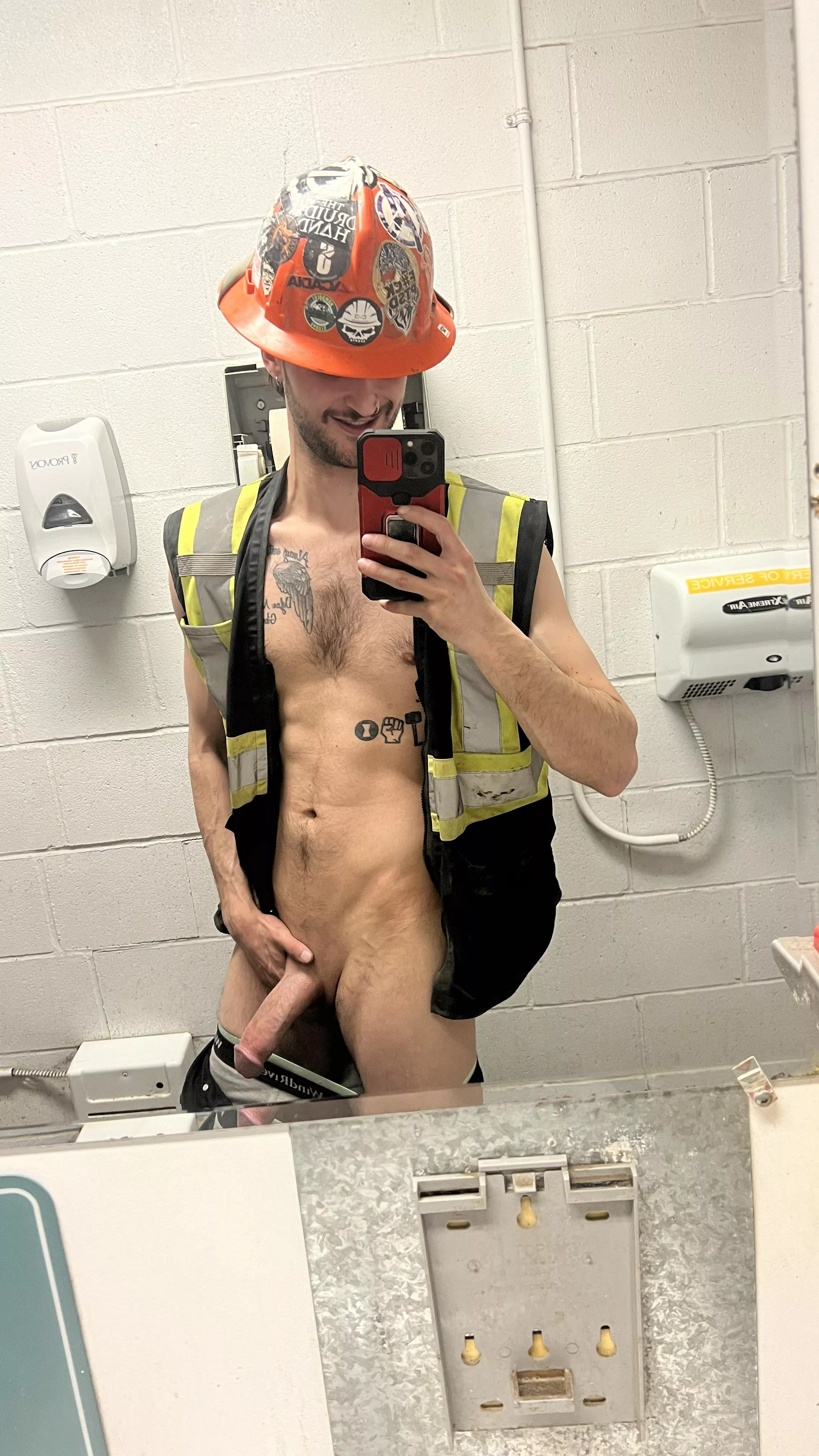 Work nudes for ya 😏