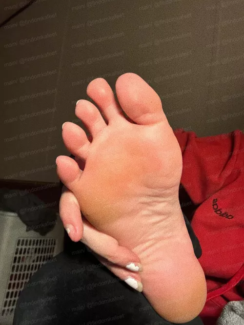 would you kiss my pretty feet? oc
